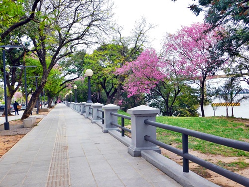 Pilgrimage to the banks of the river (corners of the “earth” without “evil”)