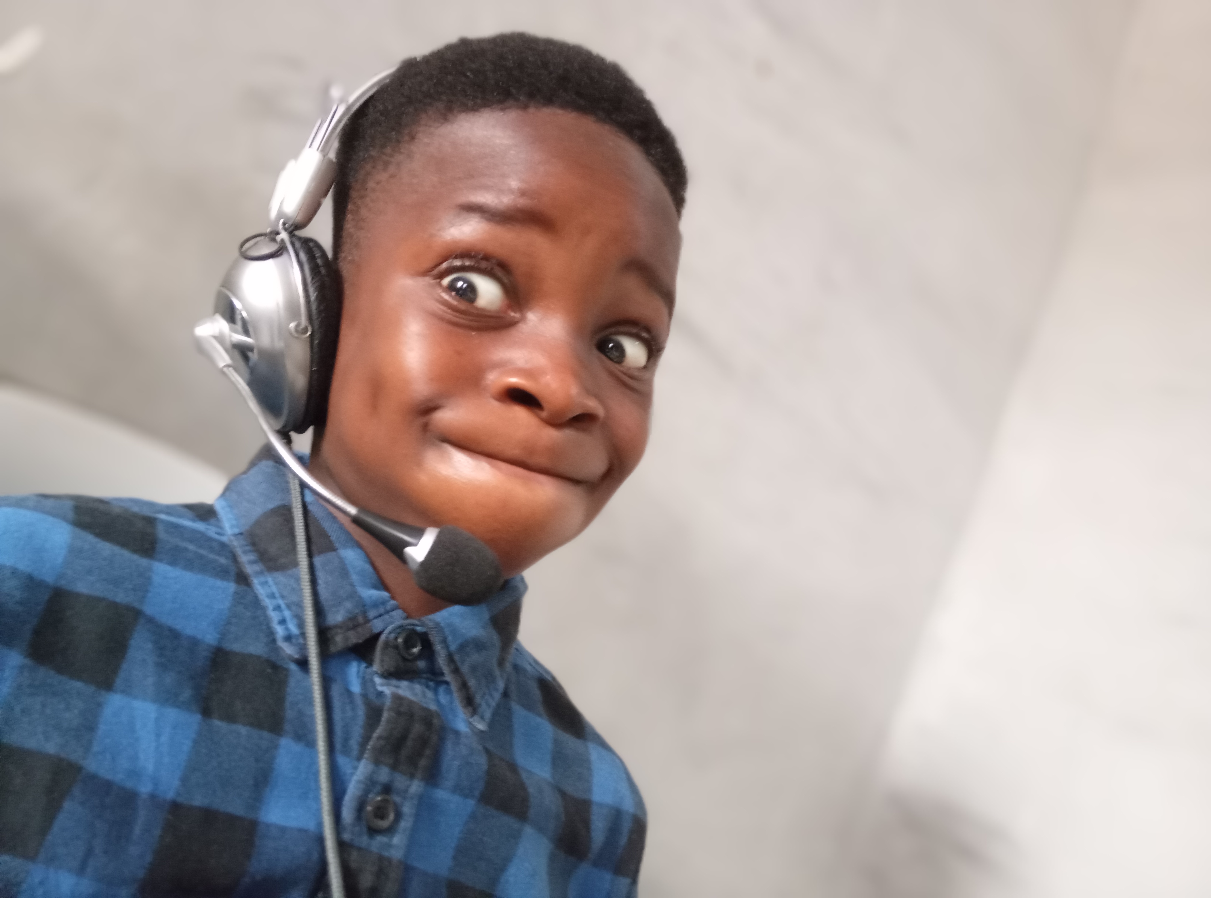 Vibes Web3 Music Competition Week 38 "Ebenezer" cover by @cuteboi 